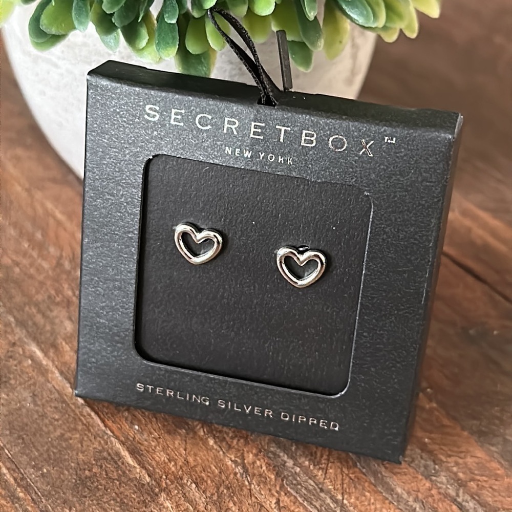 NEW Secret Box White Gold Mini Heart Earrings